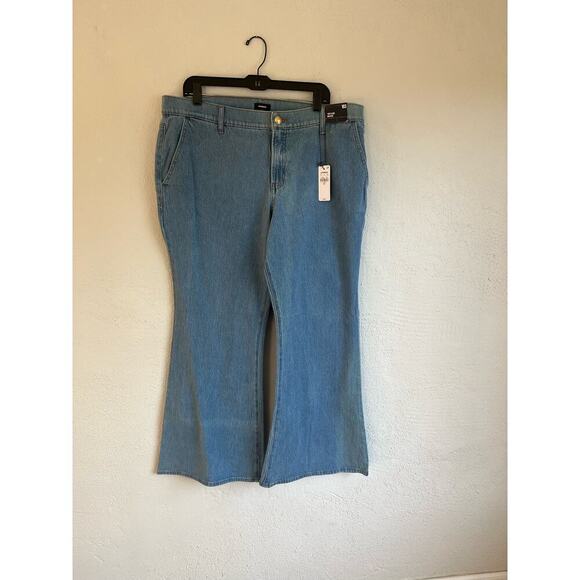 Express Woman Mid Rise Light Wash '70s Flare Jeans, Size 16S - Picture 4 of 10